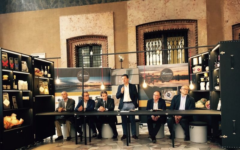 baule-stile-vintage-armadio-con-route